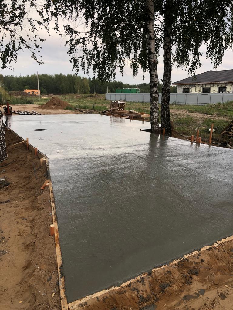 Отмостка, автомобильная площадка, въездная группа с установкой трубы.